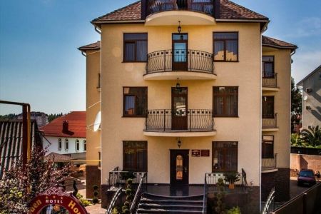 Golden House Hotel