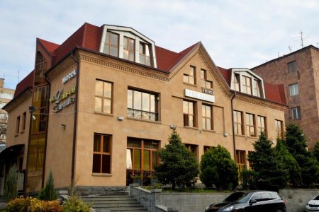 Yerevan Deluxe Hotel