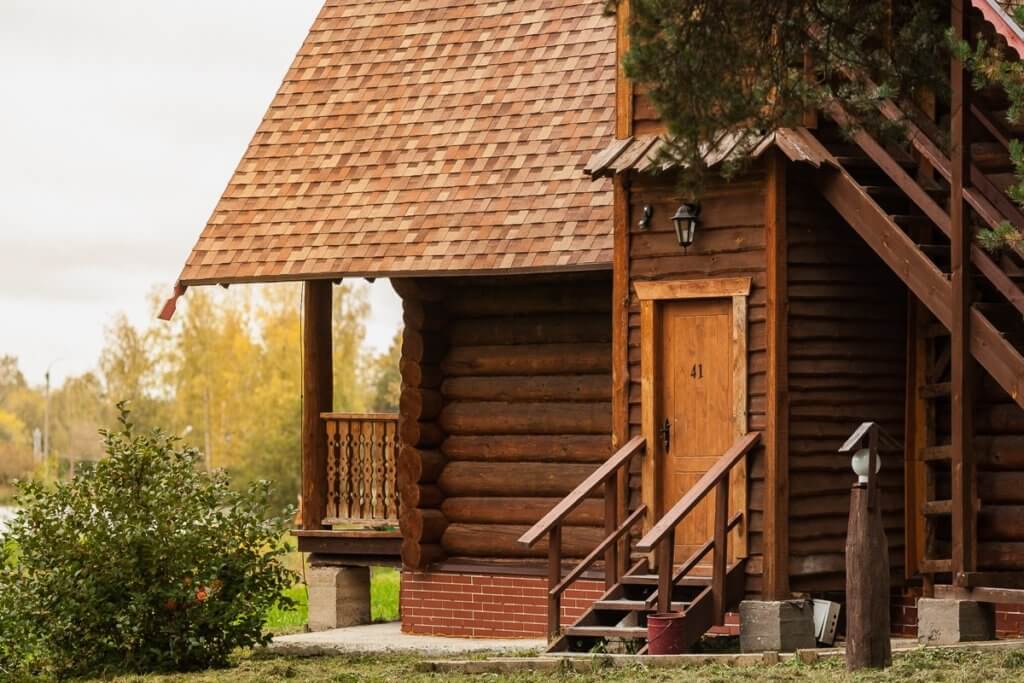 Снять дом на костромской. Берендеевка Кострома. Парк Берендеевка. Парк отель Берендеевка. Берендеевка Кострома домики.